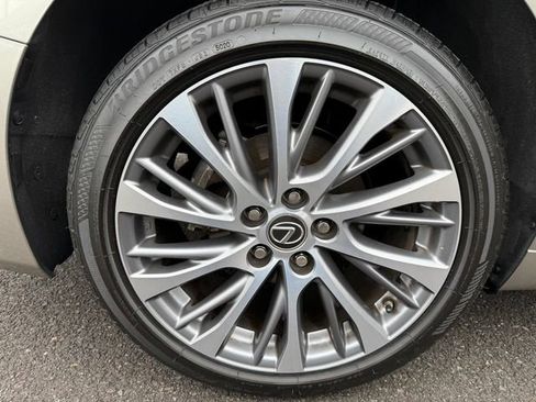 Certified 2021 Lexus ES 250 w/ Premium Package image 11