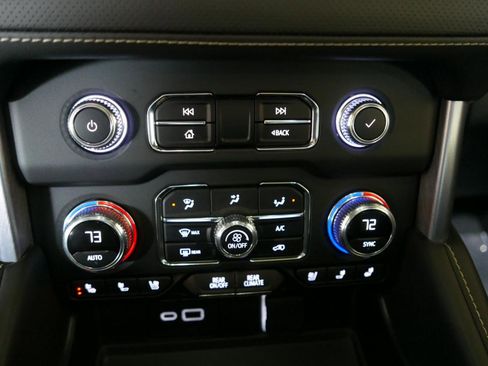 Used 2022 GMC Yukon SLT w/ SLT Premium Package AWD/4WD image 14