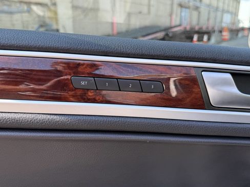 Used 2012 Volkswagen Touareg Sport image 44