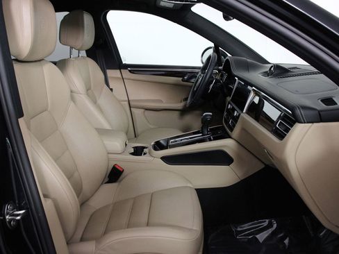 Certified 2025 Porsche Macan S image 31