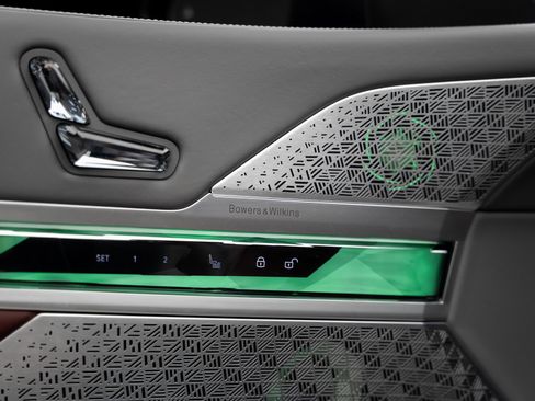 Used 2023 BMW i7 xDrive60 image 52