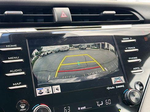 Used 2020 Toyota Camry XLE FWD image 18