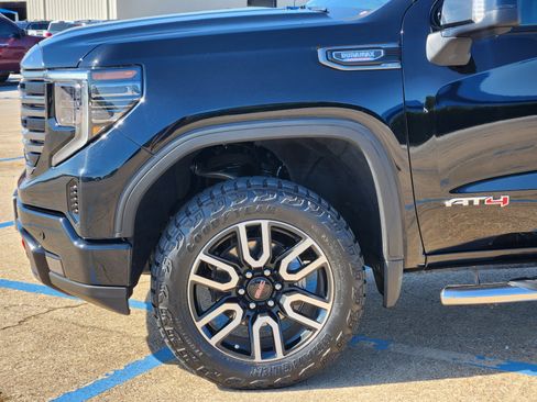 Used 2023 GMC Sierra 1500 AT4 w/ Technology Package AWD/4WD image 27