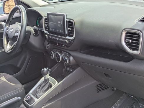 Used 2025 Hyundai Venue SEL FWD image 31