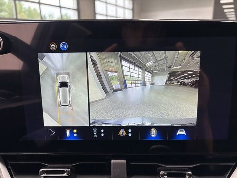 New 2026 Chevrolet Equinox LT w/ Convenience Package II image 17