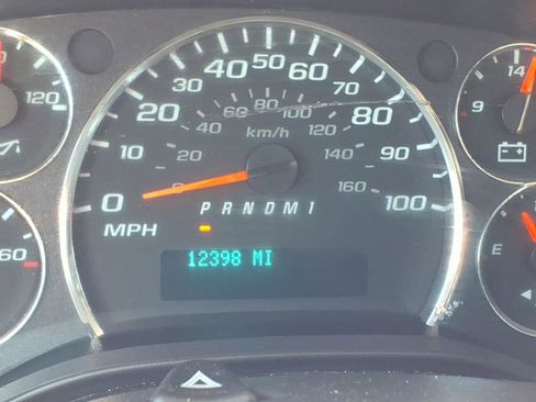 Used 2024 Chevrolet Express 2500 w/ Driver Convenience Package RWD image 19