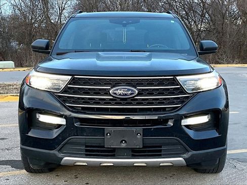 Used 2020 Ford Explorer XLT w/ Equipment Group 202A image 2
