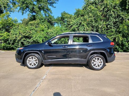 Used 2018 Jeep Cherokee Latitude Plus FWD image 4