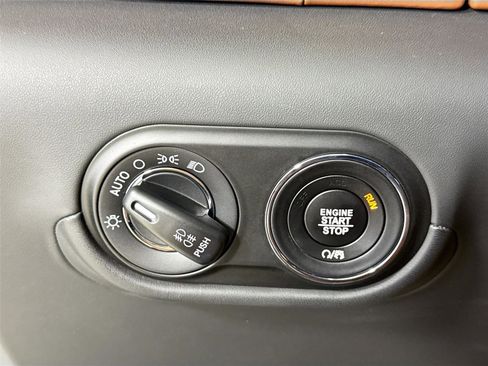 Used 2019 Maserati Levante S GranSport image 25