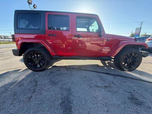 Used 2012 Jeep Wrangler Unlimited Sahara w/ Connectivity Group AWD/4WD image 4