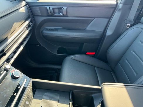 Used 2025 Hyundai Santa Fe Calligraphy image 15