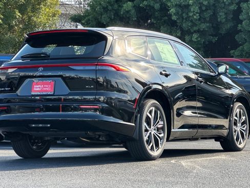 New 2026 Toyota Crown Signia image 3