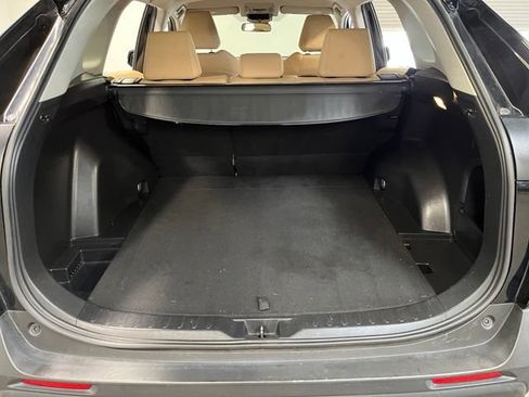 Used 2021 Toyota RAV4 LE AWD/4WD image 16