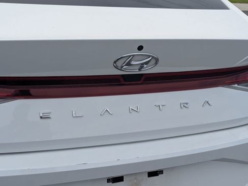 Used 2023 Hyundai Elantra SE FWD image 6
