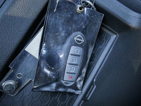 Used 2023 Nissan Frontier SV w/ SV Convenience Package image 34