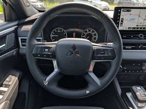 New 2026 Mitsubishi Outlander LE AWD/4WD image 8