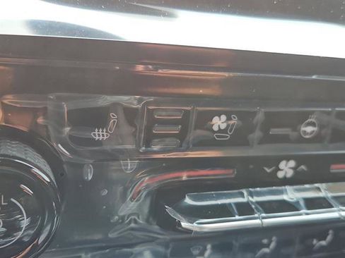 Certified 2025 Jeep Grand Cherokee L Limited w/ Luxury Tech Group II image 11