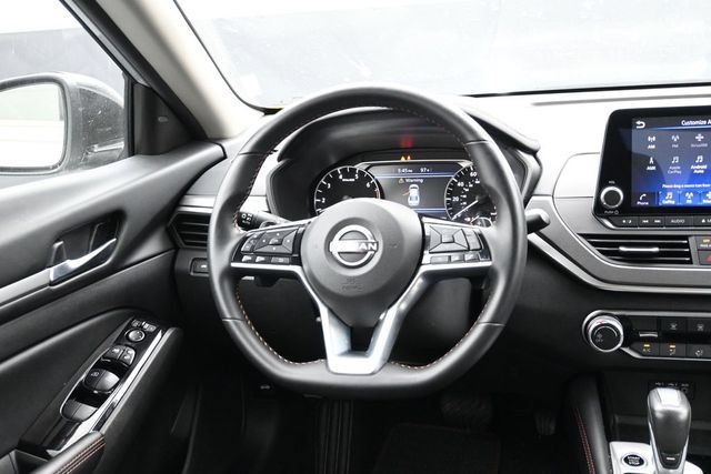 Used 2025 Nissan Altima 2.5 SR FWD image 11