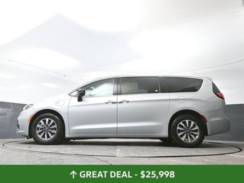 Used 2024 Chrysler Pacifica Limited FWD image 55