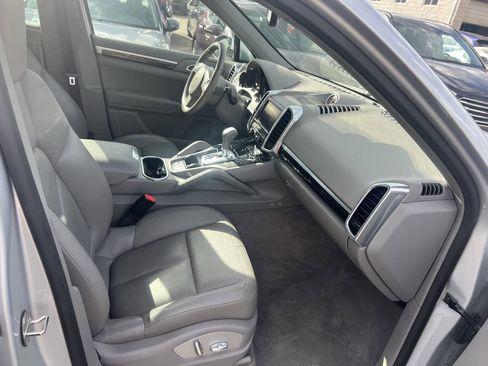 Used 2014 Porsche Cayenne S w/ Basic Package image 13