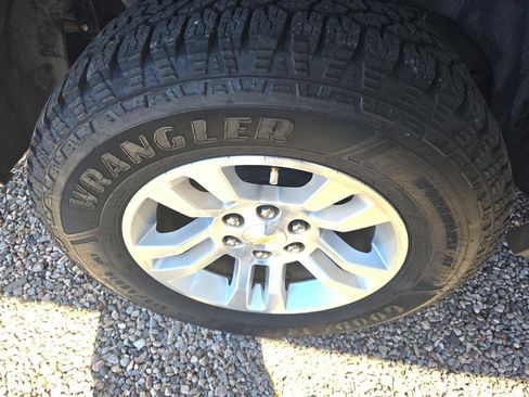 Used 2017 Chevrolet Tahoe LT image 39