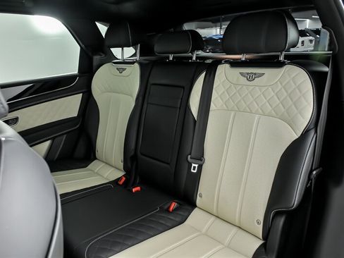 Used 2019 Bentley Bentayga AWD/4WD image 23