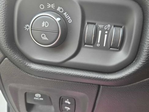 Used 2021 RAM 1500 Laramie w/ Off Road Group AWD/4WD image 11
