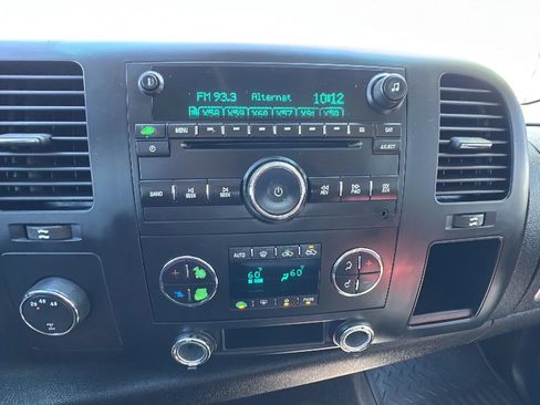 Used 2008 GMC Sierra 2500 SLE w/ Z71 Off-Road Package AWD/4WD image 16