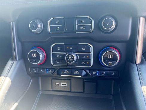 Used 2022 Chevrolet Tahoe High Country AWD/4WD image 34
