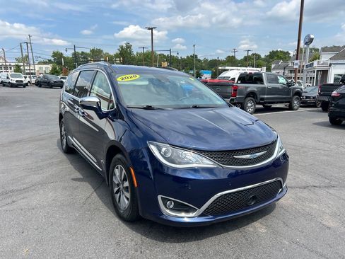 Used 2020 Chrysler Pacifica Limited image 24