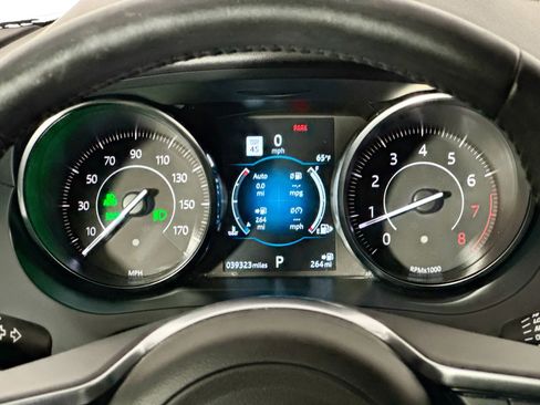 Used 2020 Jaguar E-PACE image 38