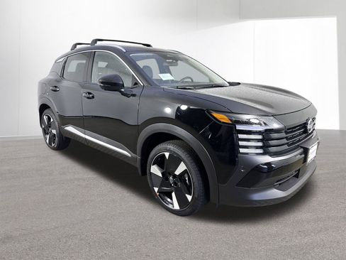 New 2026 Nissan Kicks SR w/ Cold Weather Package image 3