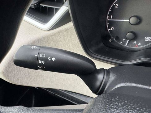 Used 2025 Toyota Corolla LE FWD image 23