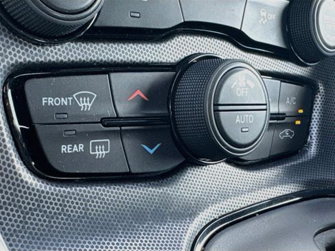 Used 2016 Dodge Challenger SXT Plus RWD image 15