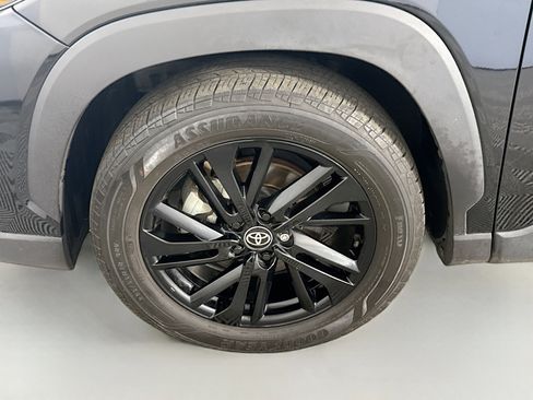 Used 2024 Toyota Corolla Cross AWD Hybrid w/ Moonroof Package image 38