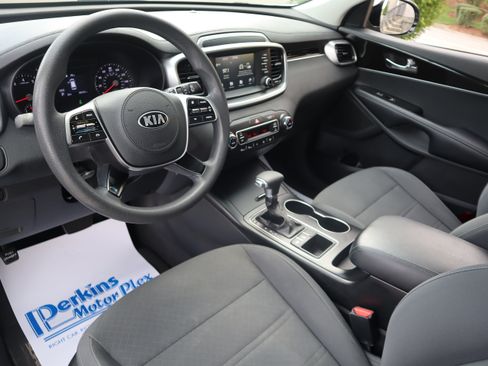 Used 2019 Kia Sorento AWD V6 image 23