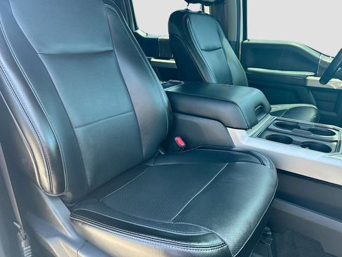 Used 2017 Ford F250 Lariat w/ Lariat Ultimate Package AWD/4WD image 32