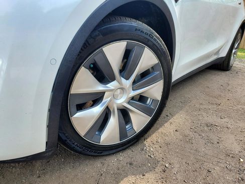 Used 2021 Tesla Model Y Long Range image 3