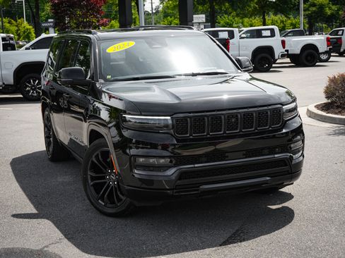 Used 2024 Jeep Grand Wagoneer Series III w/ Quick Order Packagew 28T AWD/4WD image 2