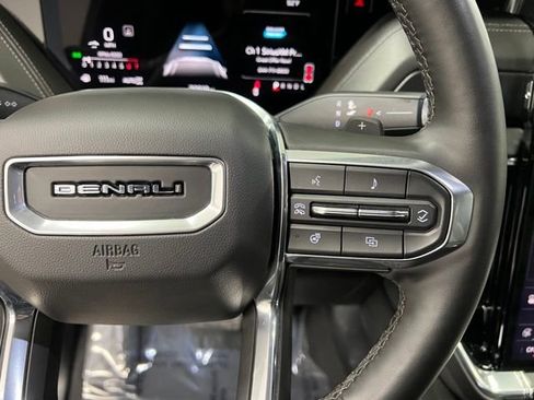 Used 2025 GMC Yukon XL Denali image 30