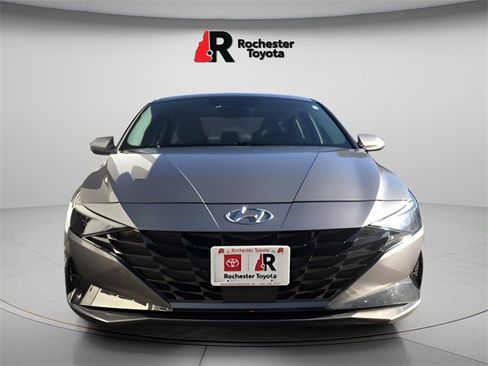 Used 2023 Hyundai Elantra Limited w/ Preferred Accessory Package image 2