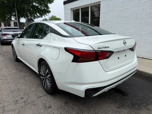 Used 2025 Nissan Altima 2.5 SV FWD image 7