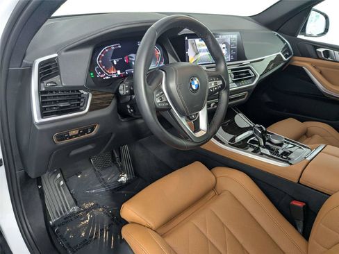 Used 2023 BMW X5 xDrive40i w/ Parking Assistance Package AWD/4WD image 13