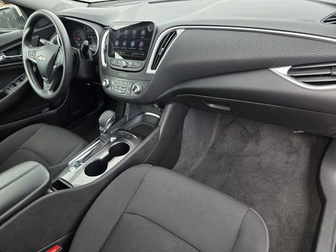 Used 2025 Chevrolet Malibu LT image 12