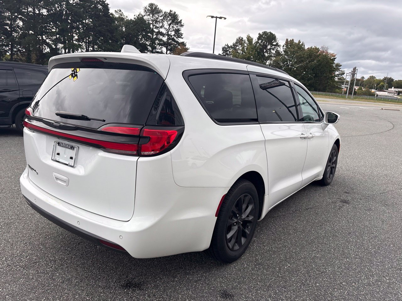 Used 2021 Chrysler Pacifica Touring w/ S Appearance Package FWD image 8