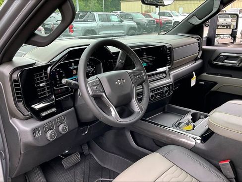 New 2026 Chevrolet Silverado 2500 ZR2 w/ LPO, Dark Essentials Package AWD/4WD image 6