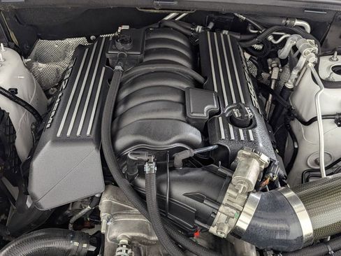 Used 2019 Dodge Durango SRT w/ Technology Group AWD/4WD image 10