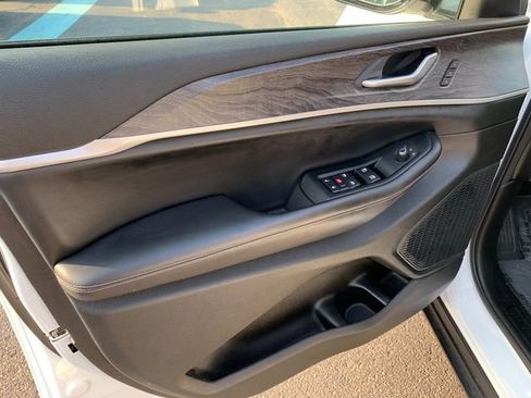 Used 2023 Jeep Grand Cherokee L Limited w/ Luxury Tech Group II AWD/4WD image 19