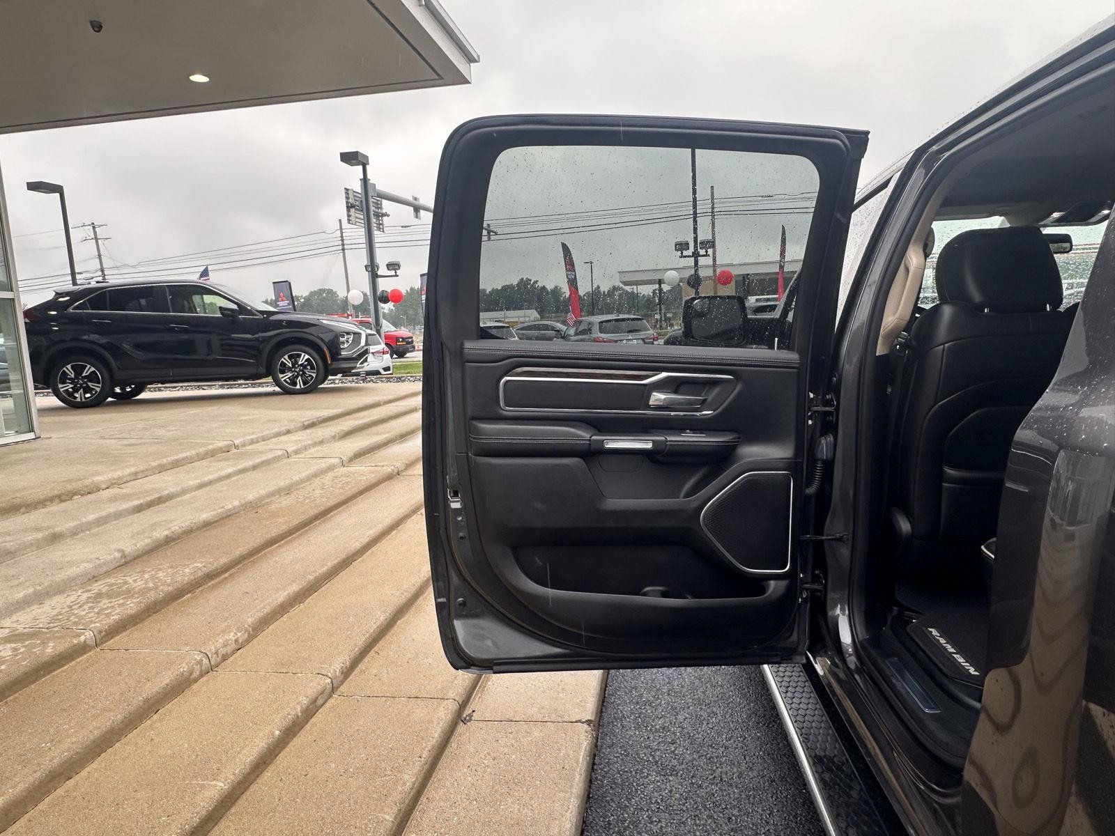 Used 2019 RAM 1500 Laramie AWD/4WD image 16