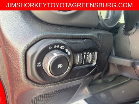 Used 2022 Jeep Wrangler Sport AWD/4WD image 31